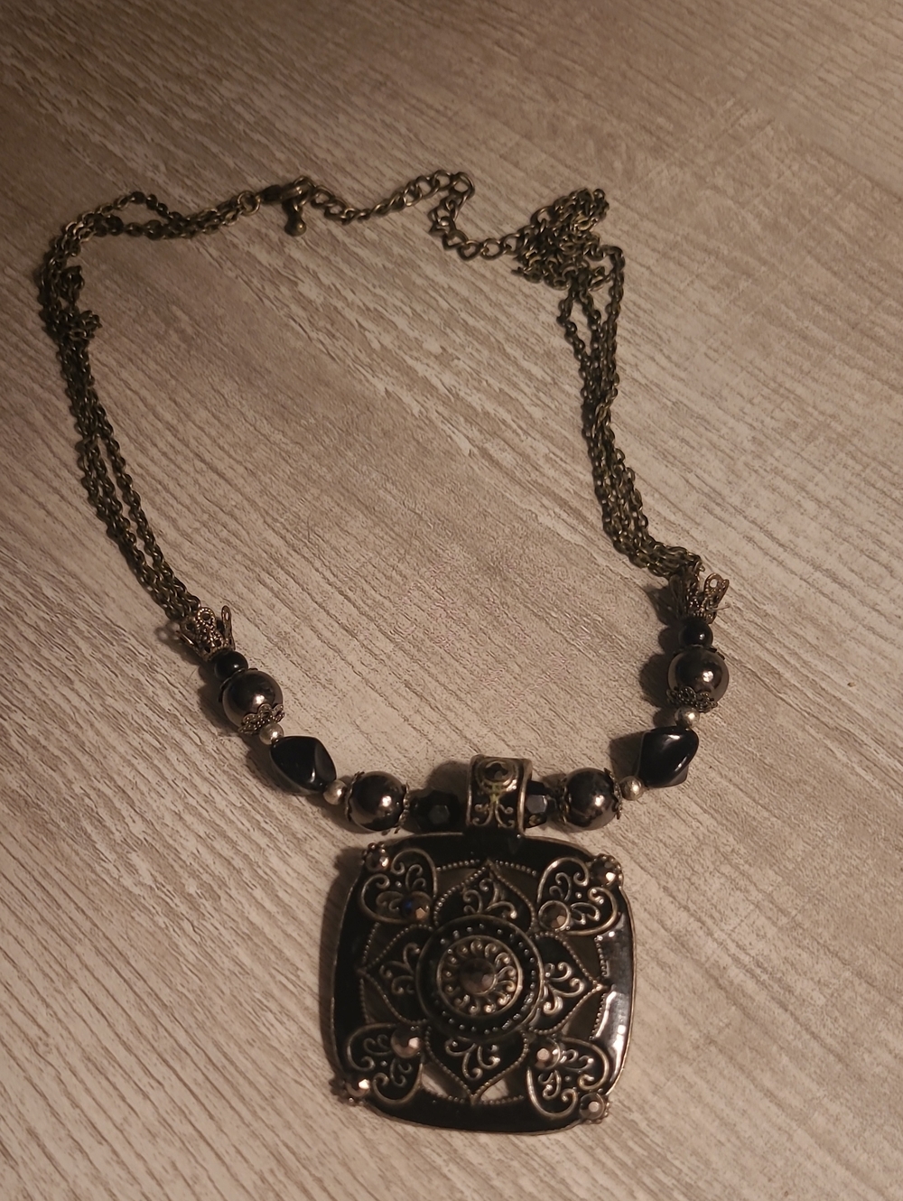 Black and Gold Filigree Pendant Necklace - Women Jewelry. Bin 8